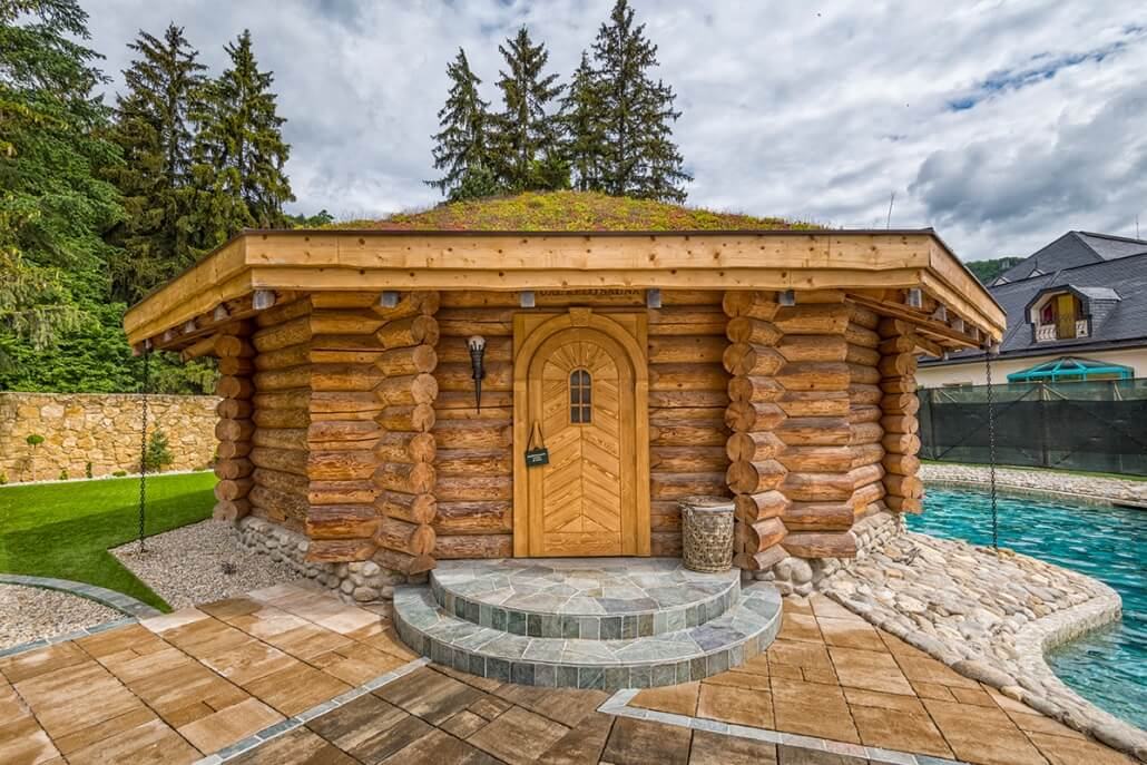 Kelo sauna s charakteristickým obložením z laponského dreva
