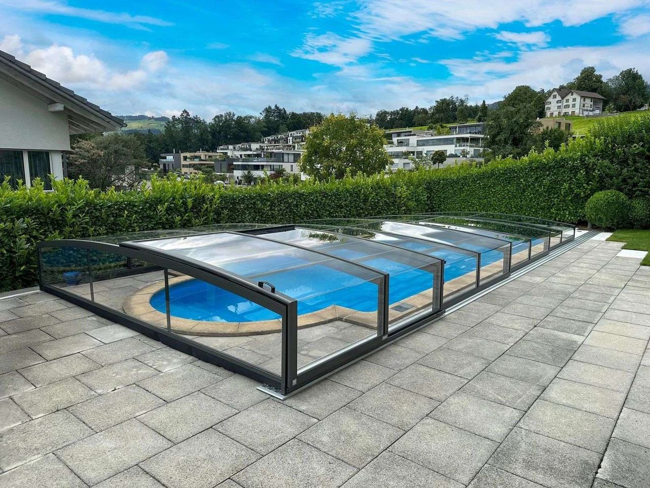 Nízke prekrytie ALUKOV na dlažbe s výhľadom